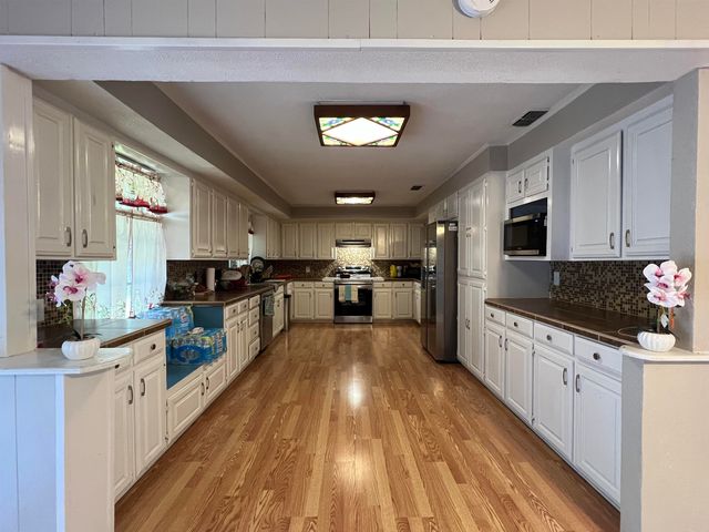 1213 Irving St, Daingerfield, TX 75638