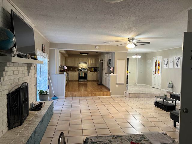 1213 Irving St, Daingerfield, TX 75638