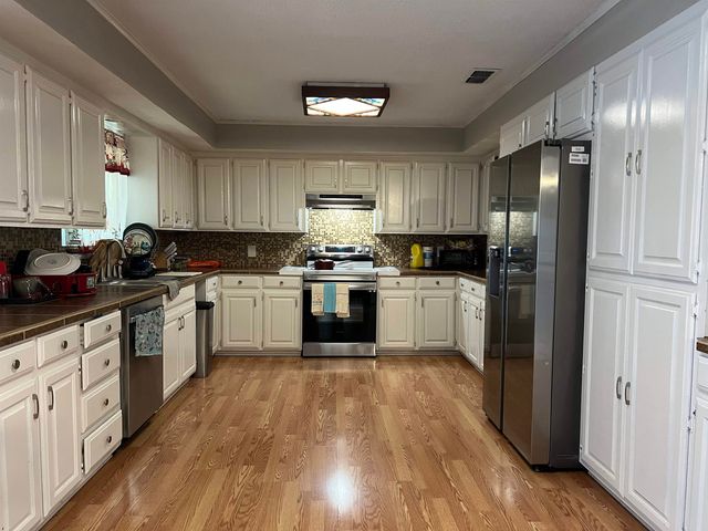 1213 Irving St, Daingerfield, TX 75638