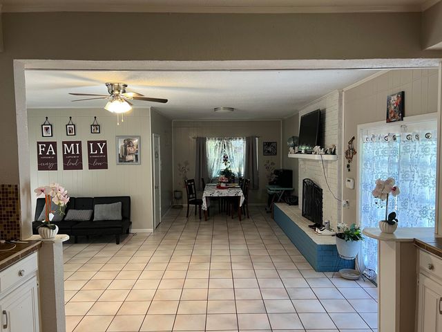 1213 Irving St, Daingerfield, TX 75638