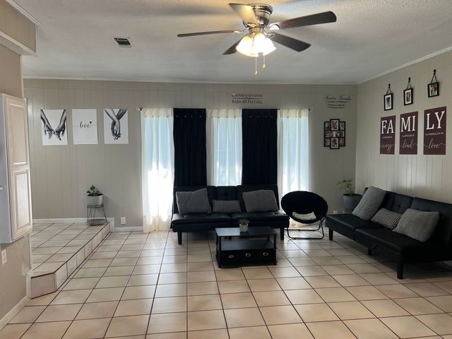 1213 Irving St, Daingerfield, TX 75638