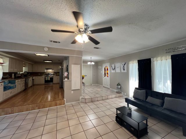 1213 Irving St, Daingerfield, TX 75638