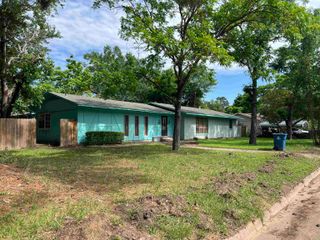 1213 Irving St, Daingerfield, TX 75638