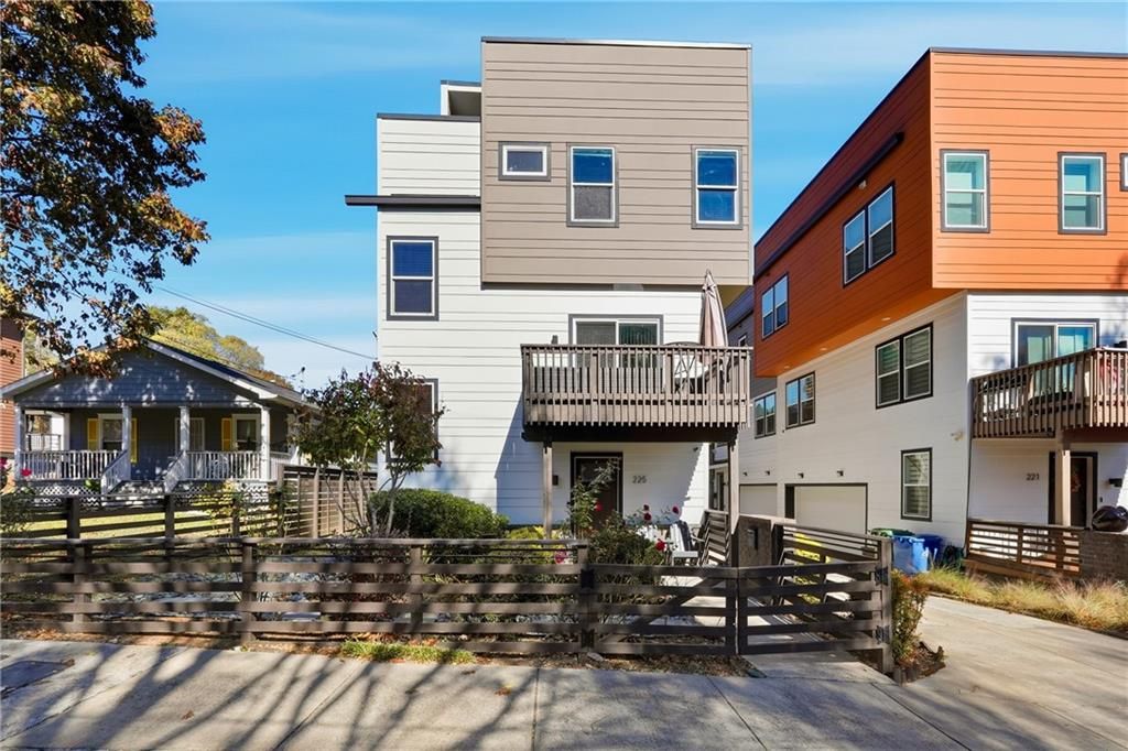 Image 1 of property listing at 225 Crumley SW Street, Atlanta, GA 30312