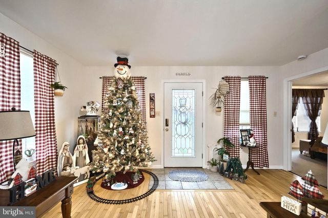 486 W KING ST, Abbottstown, PA 17301