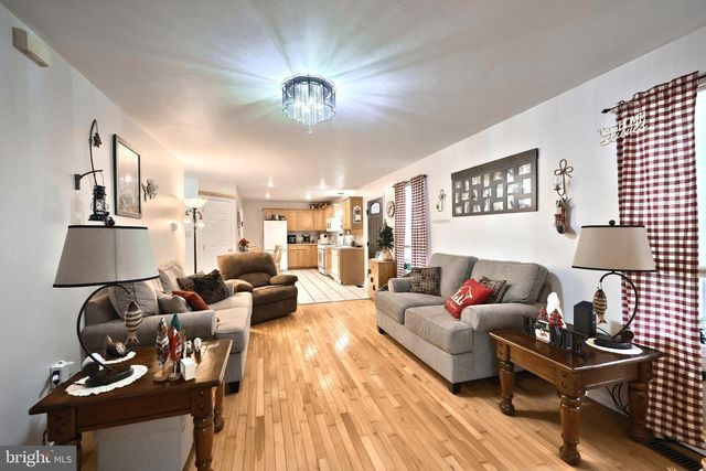 486 W KING ST, Abbottstown, PA 17301