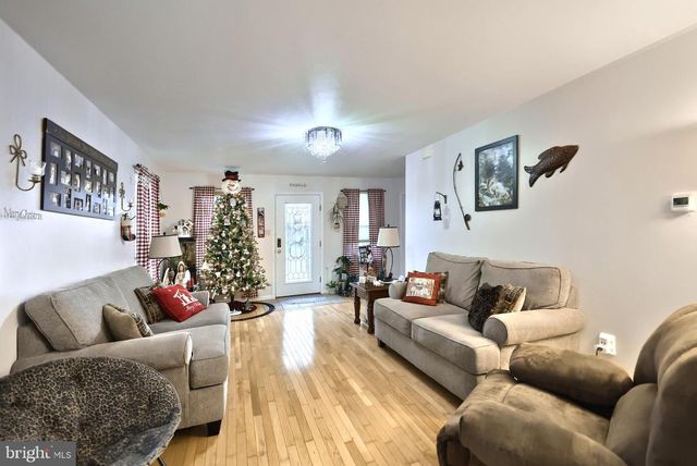 486 W KING ST, Abbottstown, PA 17301