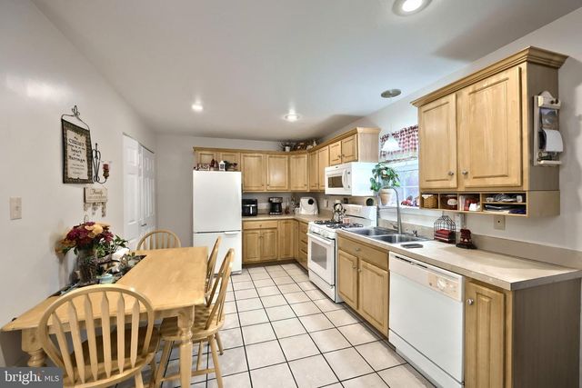 486 W KING ST, Abbottstown, PA 17301