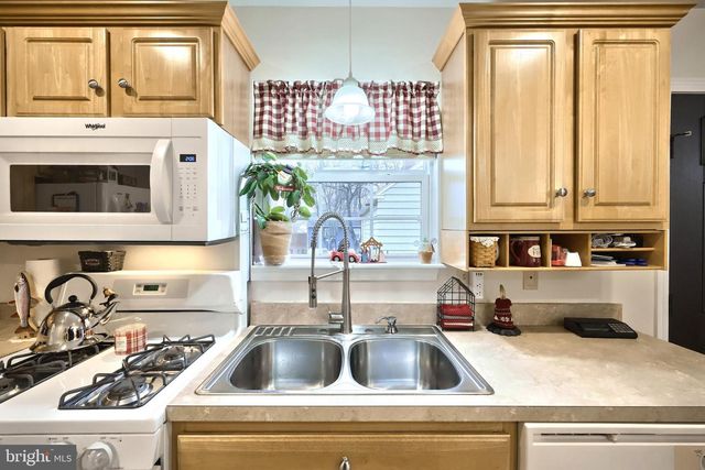 486 W KING ST, Abbottstown, PA 17301