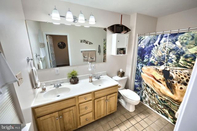 486 W KING ST, Abbottstown, PA 17301