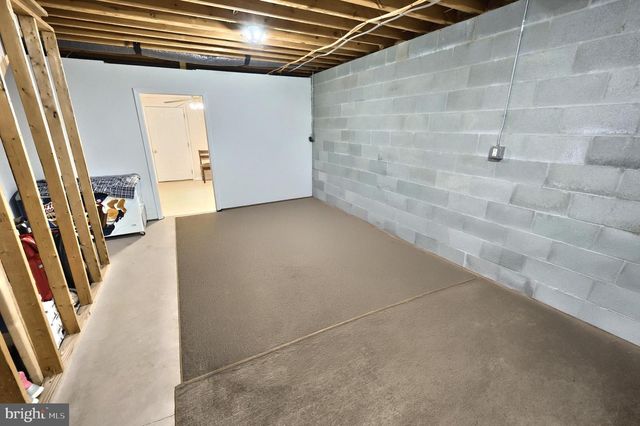 486 W KING ST, Abbottstown, PA 17301