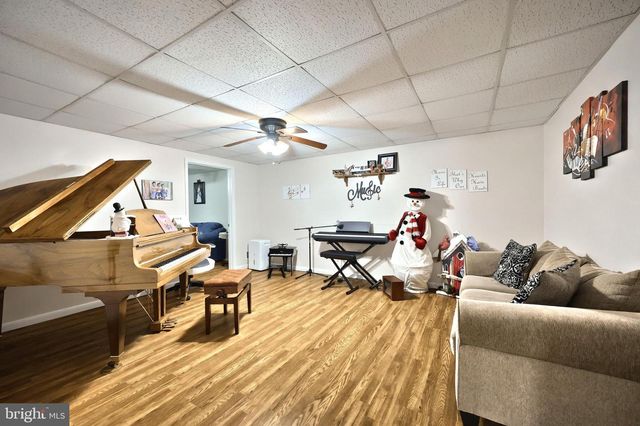 486 W KING ST, Abbottstown, PA 17301