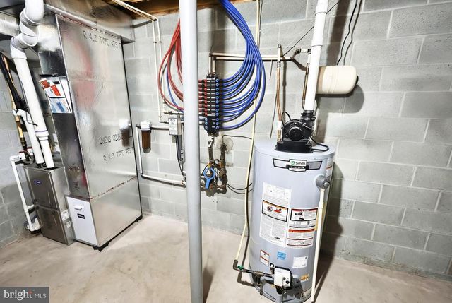 486 W KING ST, Abbottstown, PA 17301