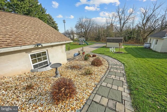 486 W KING ST, Abbottstown, PA 17301