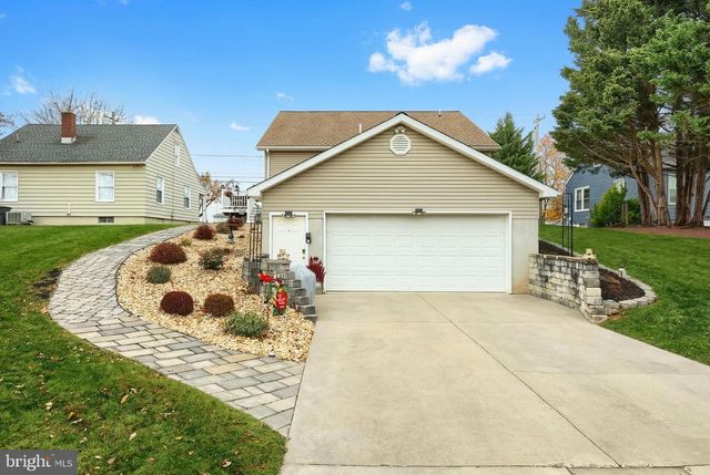 486 W KING ST, Abbottstown, PA 17301