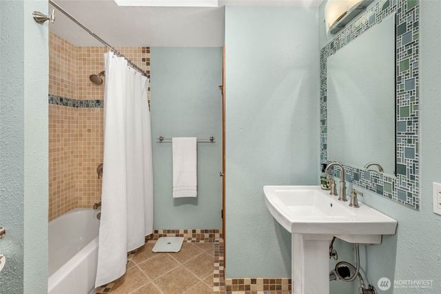 11925 Maplewood Avenue, Edmonds, WA 98026