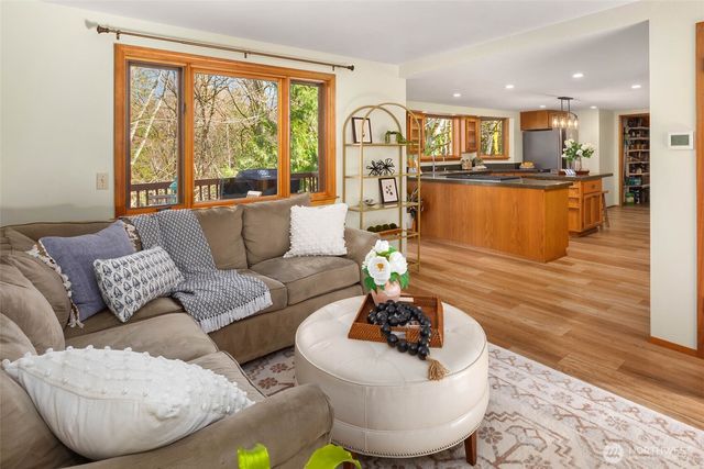 11925 Maplewood Avenue, Edmonds, WA 98026