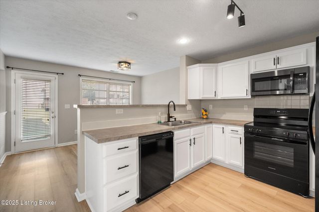 6910 Caitlynn Way, Louisville, KY 40229