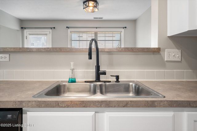 6910 Caitlynn Way, Louisville, KY 40229