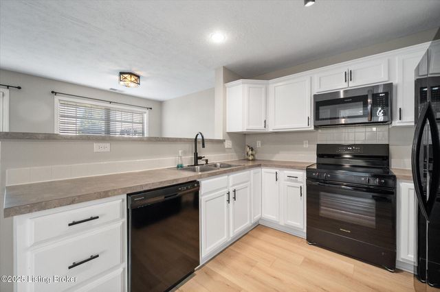 6910 Caitlynn Way, Louisville, KY 40229