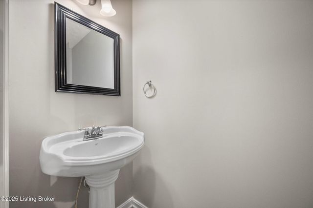 6910 Caitlynn Way, Louisville, KY 40229