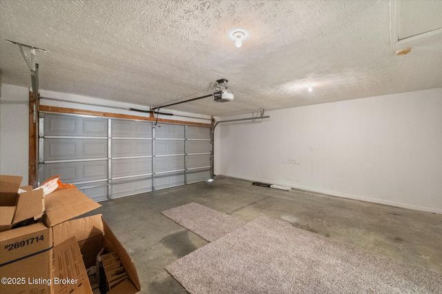 6910 Caitlynn Way, Louisville, KY 40229