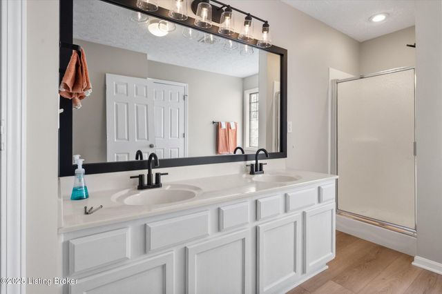 6910 Caitlynn Way, Louisville, KY 40229