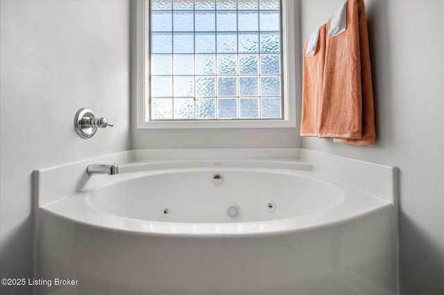 6910 Caitlynn Way, Louisville, KY 40229