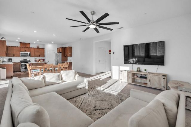 1630 Stepney Way, Plumas Lake, CA 95961