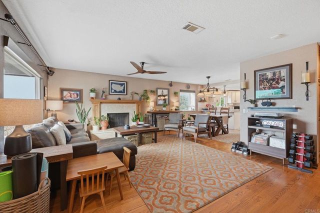 320 Apollo Drive, Vista, CA 92084