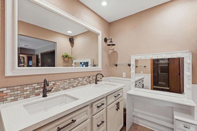 320 Apollo Drive, Vista, CA 92084