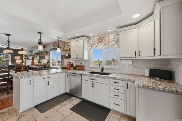 320 Apollo Drive, Vista, CA 92084