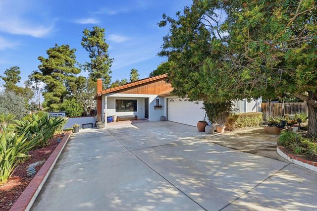 320 Apollo Drive, Vista, CA 92084