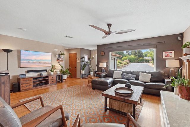 320 Apollo Drive, Vista, CA 92084