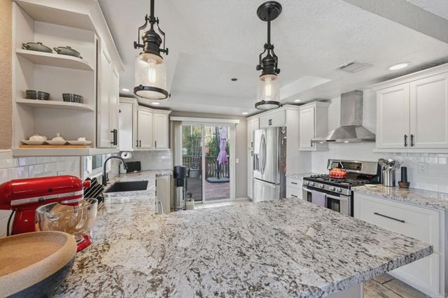 320 Apollo Drive, Vista, CA 92084