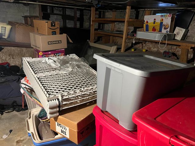 903 E Maple Street, Adrian, MI 49221