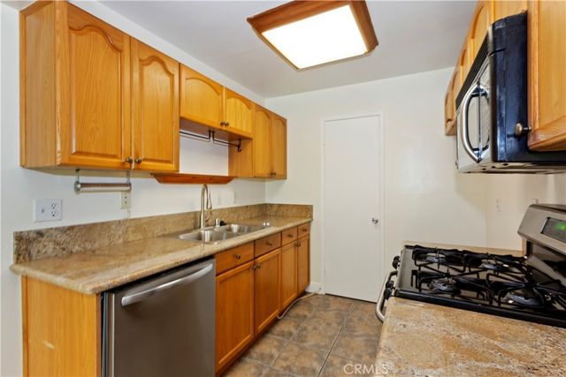 1350 Brentwood Circle B, Corona, CA 92882