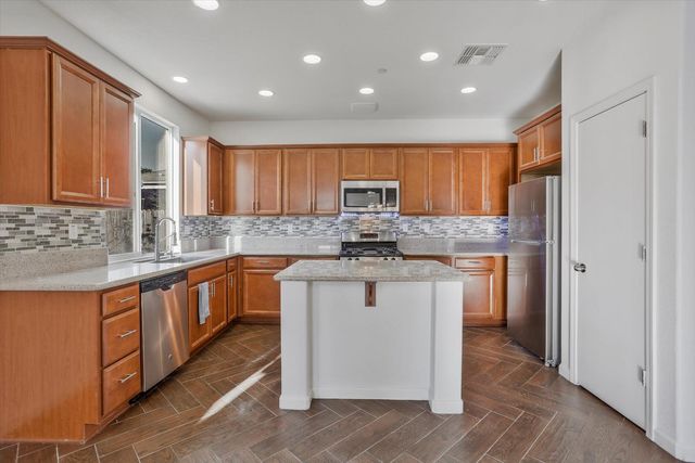 560 Willie Hausey Way, Sacramento, CA 95838