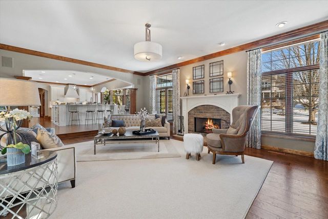 1810 E Bristlecone DRIVE, Hartland, WI 53029