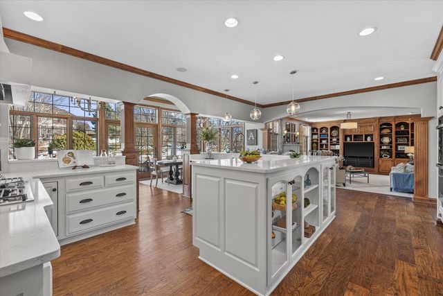 1810 E Bristlecone DRIVE, Hartland, WI 53029