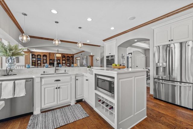 1810 E Bristlecone DRIVE, Hartland, WI 53029