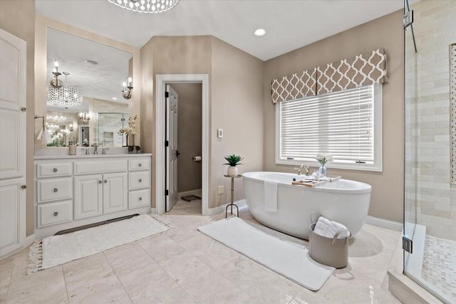 1810 E Bristlecone DRIVE, Hartland, WI 53029