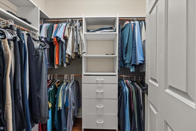 1810 E Bristlecone DRIVE, Hartland, WI 53029