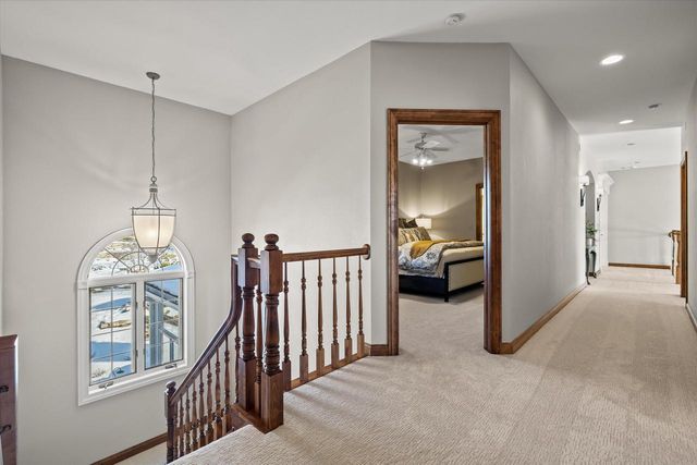 1810 E Bristlecone DRIVE, Hartland, WI 53029