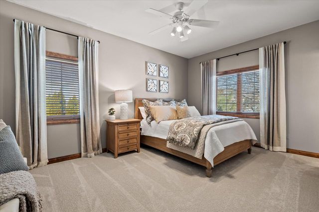 1810 E Bristlecone DRIVE, Hartland, WI 53029