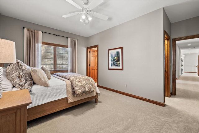 1810 E Bristlecone DRIVE, Hartland, WI 53029