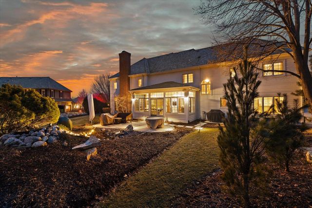 1810 E Bristlecone DRIVE, Hartland, WI 53029