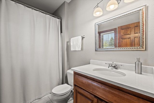 1810 E Bristlecone DRIVE, Hartland, WI 53029