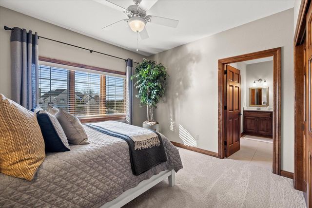 1810 E Bristlecone DRIVE, Hartland, WI 53029