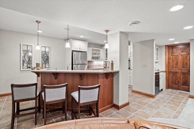 1810 E Bristlecone DRIVE, Hartland, WI 53029